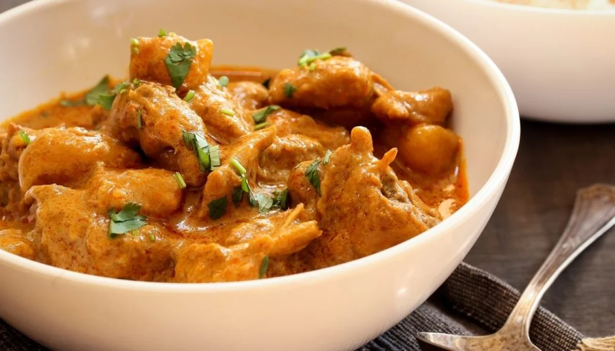 Colombo de Poulet de Saint-Martin : Le Plat Emblématique de la Cuisine Caribéenne